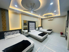 Hotel OM SHREE PALACE ,MAIN ROAD NEAR MAHAKAL TEMPLE AND RAILWAY STATION